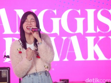 Lirik Lagu Lewat Semesta - Anggis Devaki