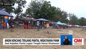 VIDEO: Tragedi Angin Kencang Terjang Pantai, Wisatawan Panik