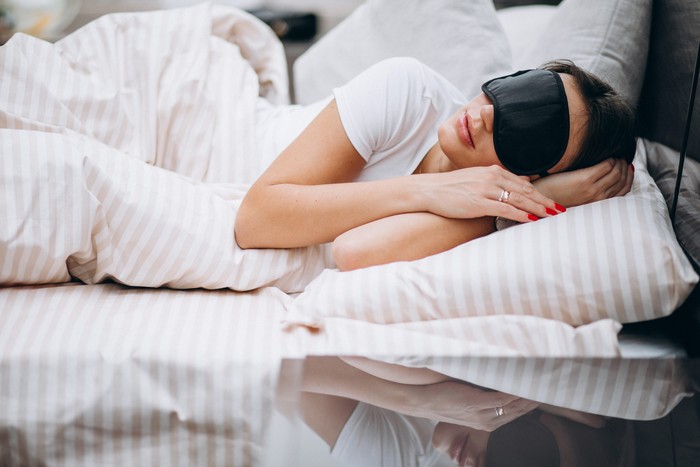 Atur waktu tidur di malam hari/ Foto: Freepik.com/senivpro