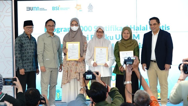 Sebagai bank syariah terbesar di Indonesia, BSI mendorong UMKM naik kelas lewat pemberian 1.000 sertifikasi halal secara gratis.