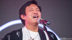 Lirik Lagu Lampu Kota - Davi Siumbing