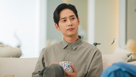 Sambil Menangis, Park Sung Hoon Minta Maaf atas Unggahan Poster Porno