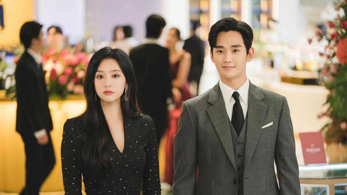 Kim Soo-hyun Tegas ke Fan Usai Didesak Pacaran dengan Kim Ji-won