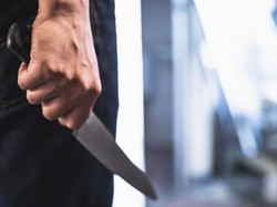 Ngeri! Politisi Jepang Diserang Pria Berpisau hingga Alami Luka