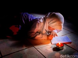 3 Kisah Pelajar Sukabumi Semangat Belajar di Tengah Keterbatasan