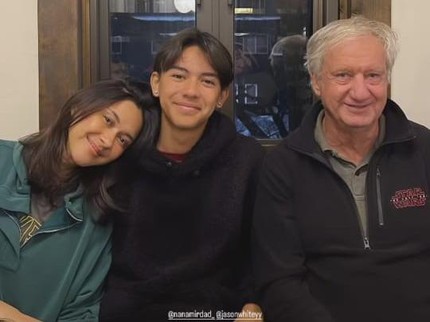 5 Potret Nana Mirdad Liburan Bareng Suami & Anak di Jepang, Ajak Ayah Mertua