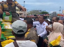 Kadis Perindag Baubau Akui Spontan Teriaki Warga Pencuri Saat Antre Beras