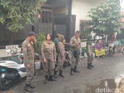 Satpol PP Surabaya Bantah Intimidasi Pedagang Pasar Kutisari Selatan