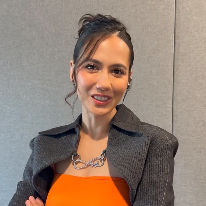 <p>Media sosial memang sempat heboh dengan munculnya sosok yang disebut kembaran Pevita Pearce di media sosial ya, Bunda? Konten tersebut lantas menjadi viral hingga akhirnya sang aktris bertemu dengan sosok 'kembaran-nya', nih.(Foto: Instagram @pevpearce)<br /><br /><br /></p>