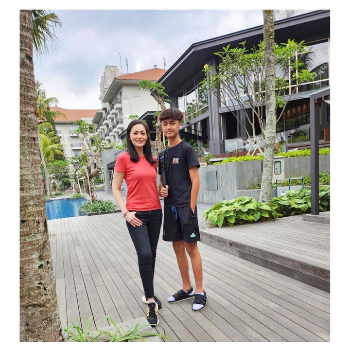 <p>Sebelum menikah dengan Sonya Fatmala, Hengky Kurniawan pernah menikah dengan Christy Jusung, Bunda. Dari pernikahan ini, Hengky dan Christy Jusung dikaruniai seorang putra. (Foto: Instagram: @christyjusung)</p>