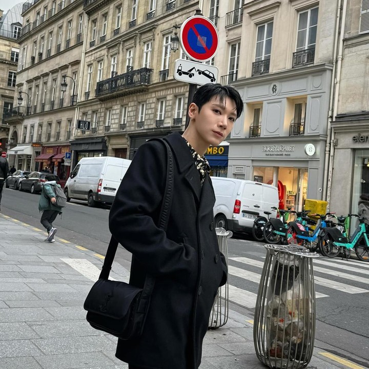<p>Terakhir yakni Ten Lee, Bunda. Laki-laki dengan nama asli Chittaphon Leechaiyapornkul ini berada di bawah agensi SM Entertainment dan mengisi sub unit NCT bernama WayV. Dalam grupnya, ia dikenal multitalenta karena berbakat di sebagai penari utama, vokalis utama, juga rapper. (Foto: Instagram @tenlee_1001)</p>
