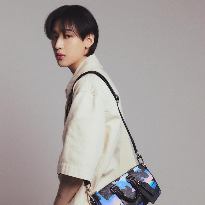 <p>Tak hanya girl group, idol K-Pop laki-laki juga ada yang beraasal dari Thailand. Ia adalah Bambam dari grup Got7. Sahabat Lisa BLACKPINK ini lahir di Bangkok dan memiliki nama asli Kunpimook Bhuwakul. (Foto: Instagram @bambam1a)<br /><br /><br /></p>