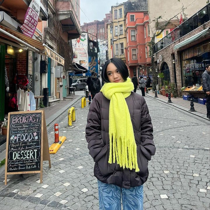 <p>Keempat anaknya diberi nama Naura Ayu, Bevan, Neona Ayu, dan Nakeya. Keempatnya selalu tampil harmonis dan kompak, lho. (Foto: Instagram: @ney_neo)</p>