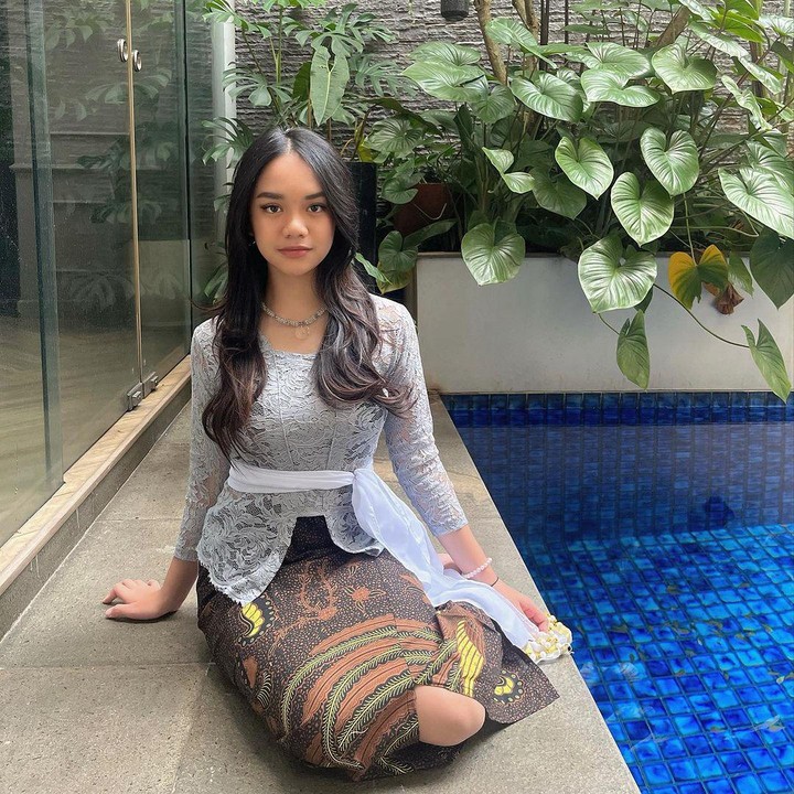 <p>Nola B3 menikah dengan Baldy Mulya Putra pada tahun 2004. Dari pernikahan ini, keduanya dikaruniai empat orang anak, Bunda. (Foto: Instagram: @ney_neo)</p>