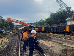 KAI Refund 1.410 Tiket Imbas Jalur Crane Roboh Timpa KA di Sumsel