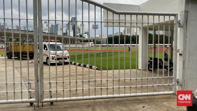 Wakil Presiden Persiraja, Yudi Cot Ara, dikeroyok sejumlah orang di halaman Stadion Madya, Jumat (8/3) siang, saat hendak mengawal tim Laskar Rencong latihan.