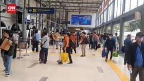 VIDEO: Libur Panjang, Stasiun KA Dipadati Penumpang Hari Ini
