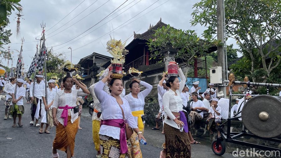 Tradisi Ngerebeg jelang hari raya Nyepi d Tabanan, Bali