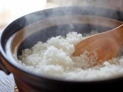 Diet Sambil Tetap Makan Nasi Putih? Bisa Kok, Begini Caranya