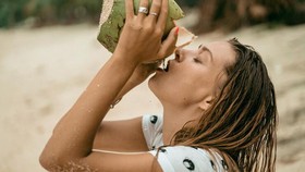 Lakukan Rutin, Ini Manfaat Minum Air Kelapa Muda di Pagi Hari