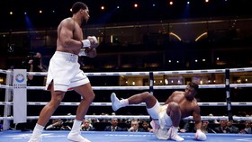 Ngannou Sempat Pingsan Kena Bogem Mentah Anthony Joshua