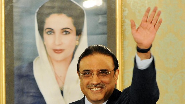Suami mendiang Benazir Bhutto, Asif Ali Zardari kembali terpilih jadi presiden ke-14 Pakistan.