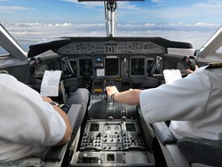 Pesawat Boeing 777 Semburkan Api Usai Take Off, Ini Penampakannya