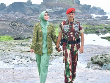 img-title Bangganya Juliana Moechtar Dampingi Suami yang Jadi Komandan Upacara Kemerdekaan RI di IKN