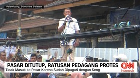 VIDEO: Pasar Ditutup, Ratusan Pedagang Protes