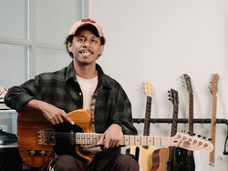 Lirik Lagu Babak Terakhir - Raim Laode