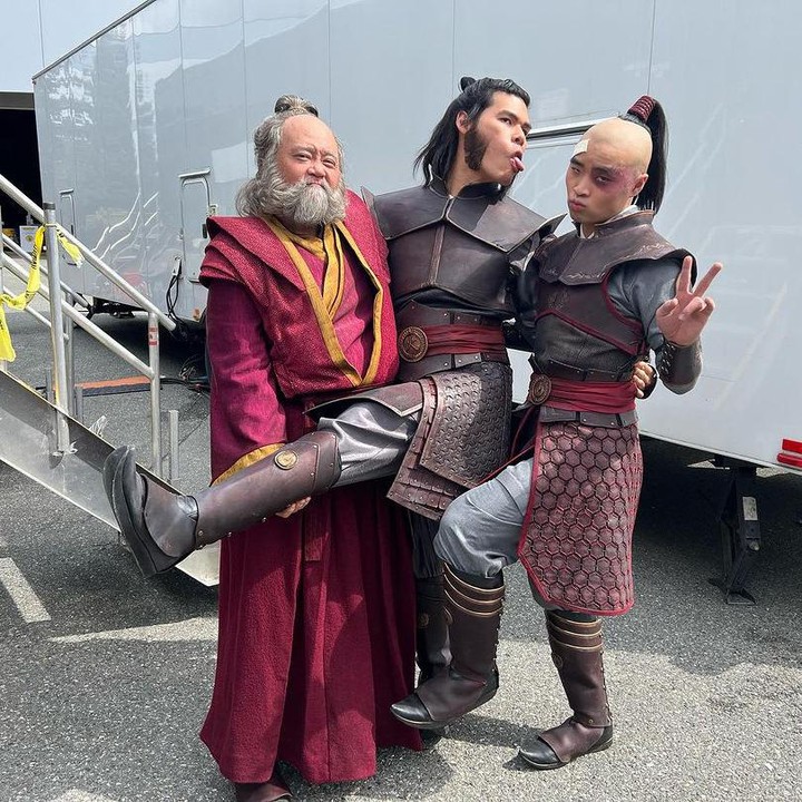 <p>Ruy memerankan Letnan Jee di serial live action Avatar: The Last Airbender. Pria kelahiran 1984 ini membagikan sempat membagikan potret dirinya bersama para pemeran series di akun media sosial. Dalam potret ini, Ruy terlihat berpose lucu sambil mengenakan kostum yang diperankannya. (Foto: Intagram @ruyiskandar)</p>