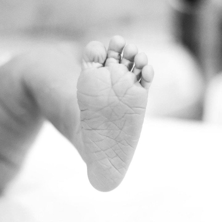 <p>Selain mengumumkan nama anaknya, Sabrina juga meninggalkan ucapan menyentuh untuk baby Launa. Finalis pemilihan Puteri Indonesia 2019 ini berjanji akan selalu berada di sisi sang putri, membantunya ketika jatuh dan melalui kehidupan. (Foto: Instagram @sabrinaanggraini/ @belvadevara)</p>