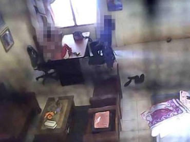 img-title Detik-detik Camat Ogan Ilir dan Bawahan Setengah Bugil Diduga Mesum di Kantor