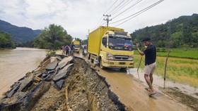 Jalan Provinsi Putus Total Imbas Banjir-Longsor Pesisir Selatan Sumbar