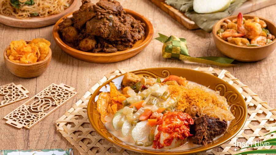 Ketupat Lebaran. Traditional Celebratory Dish of Rice Cake or Ketupat with Various Side Dishes, Popular Served During Eid Celebrations.