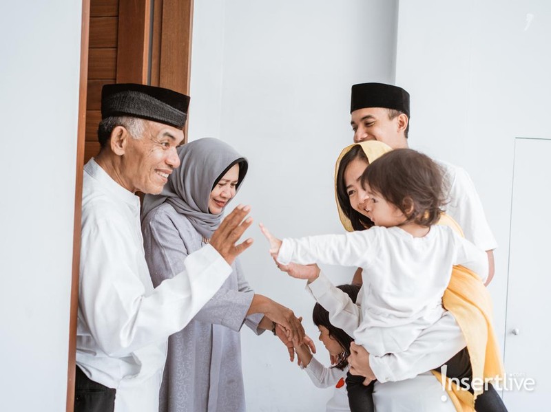 Begini Cara Menghitung THR untuk Orang Tua dan Mertua agar Adil