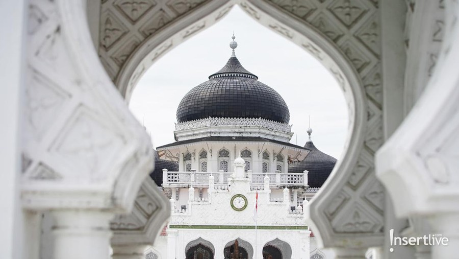 Ilustrasi masjid Majestic mosque with sunset view