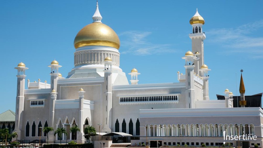 Ilustrasi masjid The mosque in Putrajaya, Malaysia
