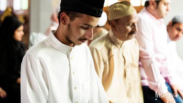 img-title Ribuan Jemaah Tarawih di Masjid Al-Ilyas karena Dapat Uang Rp20 Ribu