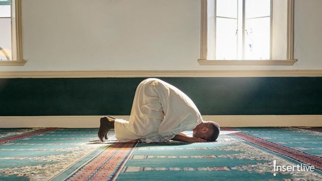 Pendapat UAS dan Syafiq Riza soal Hukum Berdoa Saat Sujud Pakai Bahasa Indonesia