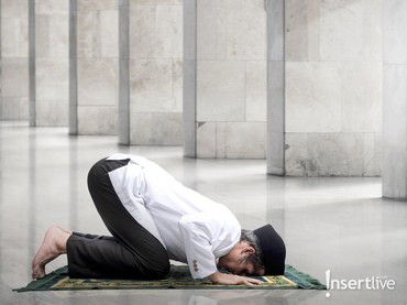 Benarkah Salat Subuh Dilarang Membaca Surat Al Kautsar?