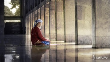 img-title Arab Saudi Resmi Larang Penggunaan Kamera Selama Salat di Masjid