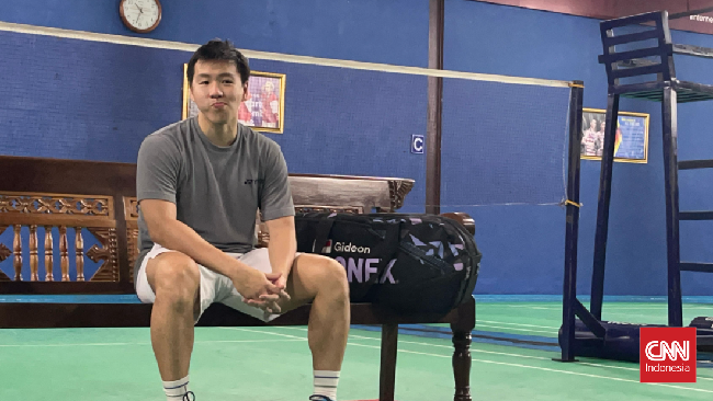 Atlet badminton spesialis sektor ganda putra Marcus Fernaldi Gideon membeberkan alasan pensiun di GOR Gideon Badminton Academy, Bogor, Minggu (10/3).