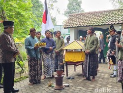 Sambut Ramadan, Warga Kauman Bersihkan Batu di Petilasan Gilanglipuro Bantul