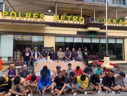 Polisi Gerebek Kampung Bahari Jakut, 26 Orang Diamankan