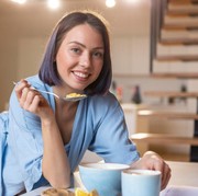 Rahasia Kulit Bercahaya Saat Puasa, Ini 10 Makanan Kaya Antioksidan untuk Sahur dan Berbuka!