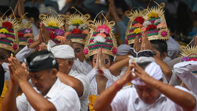 Umat Hindu menerapkan Catur Bhrata Nyepi atau empat pantangan saat Hari Raya Nyepi. Simak masing-masing penjelasannya.