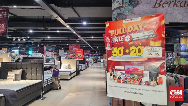 Kejutan akhir bulan, Transmart Full Day Sale balik lagi Minggu (28/4) di seluruh gerai Transmart se-Indonesia dengan diskon gede-gedean!