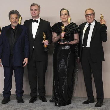 Potret Senyum Kebahagiaan Para Pemenang Ajang Piala Oscar 2024