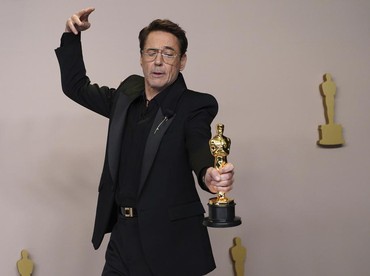 img-title Lelucon Robert Downey Jr Usai Sabet Piala Oscar 2024